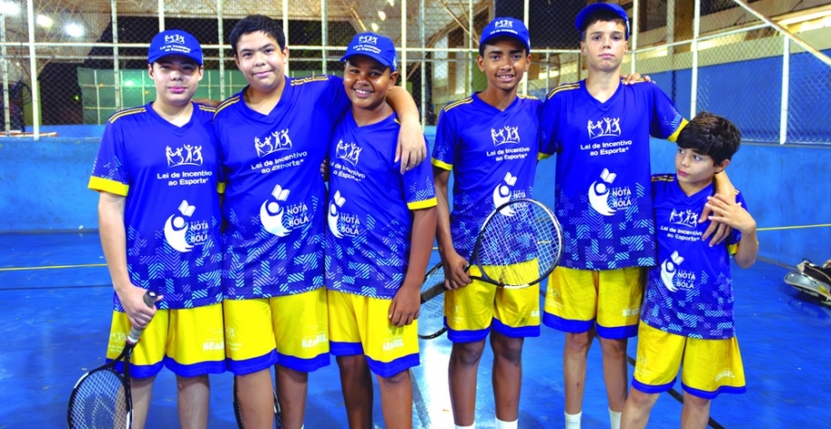 Projeto Bom de Nota, Bom de Tênis abre vagas gratuitas em Sertãozinho