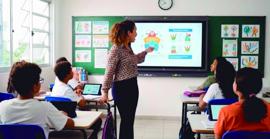 Inclusão escolar: esforço individual ou estratégia institucional apoiada por tecnologia?