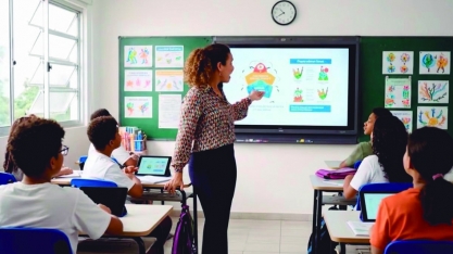 Inclusão escolar: esforço individual ou estratégia institucional apoiada por tecnologia?