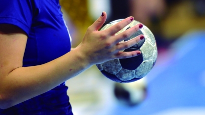 Secretaria de Esportes e AELC realizam peneira de handebol feminino na quadra da escola “Prof. José Negri”