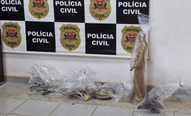 A Guarda Civil Municipal (GCM) e a Defesa Civil compareceram a uma residência onde foi constatado grande acúmulo de materiais, caracterizando risco sanitário e à segurança.