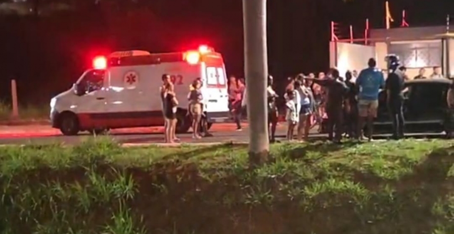 Duas crianças são atropeladas na Avenida Carlos Berchieri, em Jaboticabal