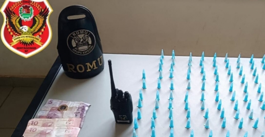 ROMU prende suspeito de abastecer pontos de tráfico e apreende mais de mil cápsulas de cocaína em Sertãozinho