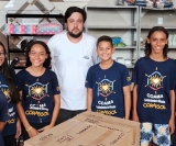 Um grupo de amigos que se reuniam às quartas-feiras, no começo do ano na Praça de Alimentação do Fiusa Center, e nos últimos meses na Recreativa da Nove de Julho, doou, na segunda quinzena de novembro, alimentos não perecíveis e sorvetes aos moradores da 